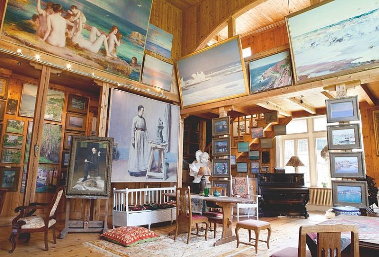 Artwork and Imagery from the Art Gallery of Hamilton Collection